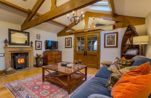 Penrith Casa | Duke of Portland Boathouse on the shore of Lake Ullswater ideal for a romantic break