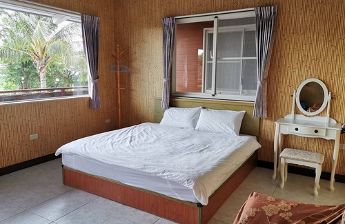 Donghe Casa | Dulan Red House
