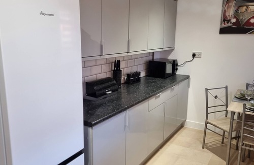 Newark upon Trent Casa | Dulverton 3 bed house with off road parking close to M1 motorway sleeps up to 6