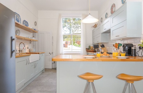 Teignmouth Cabaña | DUNCOMBE, pet friendly, country holiday cottage in Teignmouth