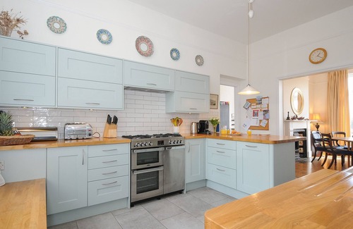 Teignmouth Cabaña | DUNCOMBE, pet friendly, country holiday cottage in Teignmouth