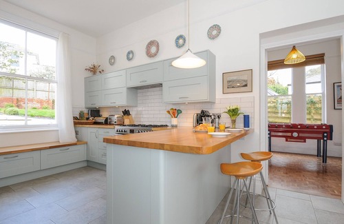 Teignmouth Cabaña | DUNCOMBE, pet friendly, country holiday cottage in Teignmouth