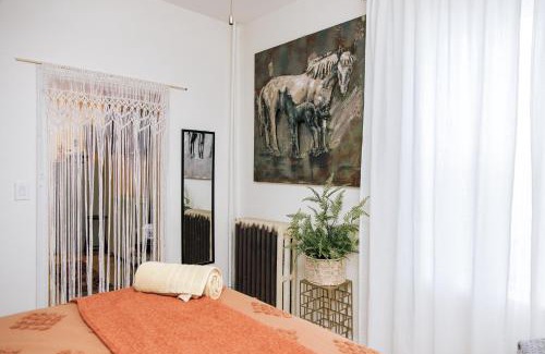Brockton Village Hotel | Dundas and Brock Suitel