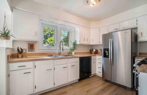 Dundee-Happy Hollow Historic District Casa | Dundee Den - Walkable Charming Neighborhood