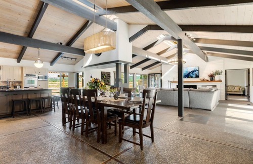 Dundee Casa | Dundee Landing: A Luxurious One Level Chateau in Wine Country