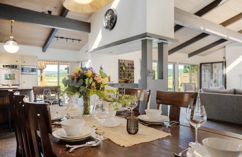 Dundee Casa | Dundee Landing: A Luxurious One Level Chateau in Wine Country