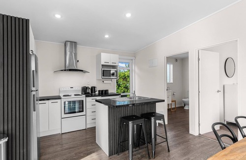 Mangawhai Casa | Dune Days - Charming, sunny home with great outdoor living in the heart of the village