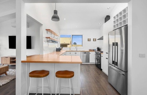 Ocean Grove Casa | Dune Views Beach House, Gas Fire. Ocean Grove