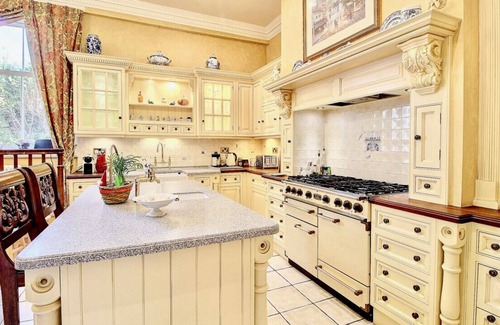 Rhu Casa | Duneira is an elegant victorian villa with Hot Tub in Rhu, Argyll & Bute