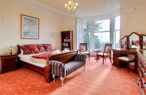 Rhu Casa | Duneira is an elegant victorian villa with Hot Tub in Rhu, Argyll & Bute
