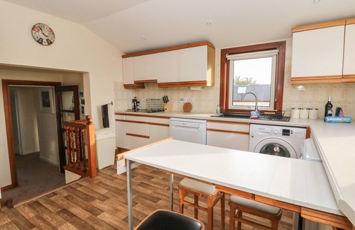 Mallaig Casa | DUNIRA, pet friendly, character holiday cottage in Mallaig