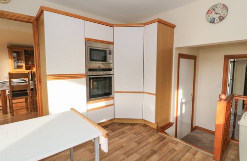 Mallaig Casa | DUNIRA, pet friendly, character holiday cottage in Mallaig