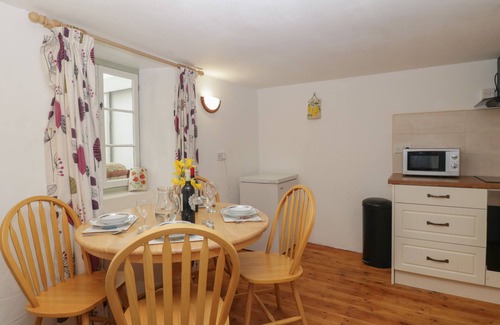 Clearbrook Cabaña | DUNRIDGE COTTAGE, pet friendly, with open fire in Horrabridge