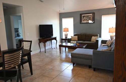 North Port Casa | Dunsmuir House - Close to Warm Mineral Springs, Beaches & Cool Today Park