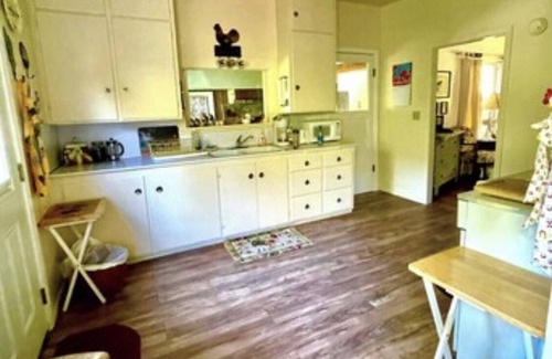 Dunsmuir Cabaña | Dunsmuir Tin Roof Cottage