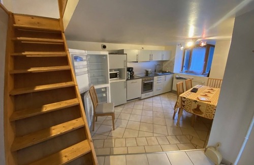 Duingt Apartamento | Duplex apartment 120m from Lake Annecy, in the heart of the medieval village of Duingt