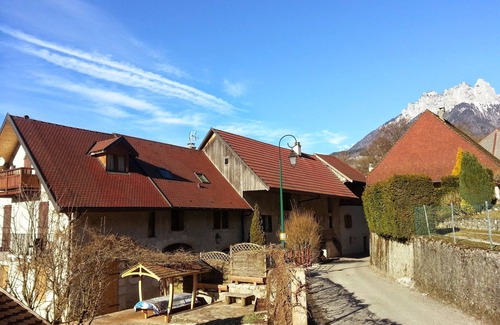 Duingt Apartamento | Duplex apartment 120m from Lake Annecy, in the heart of the medieval village of Duingt