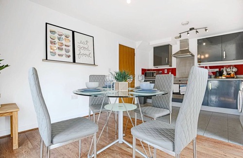 Newport Pagnell Apartamento | Duplex Apartment Balcony FreeParking SmartTV