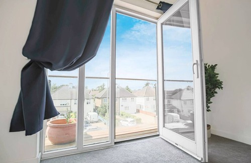 Newport Pagnell Apartamento | Duplex Apartment Balcony FreeParking SmartTV