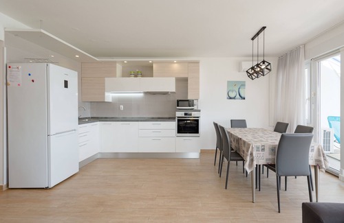 Stobrec Apartamento | ¡Apartamento DUPLEX con VISTAS AL MAR a solo 10 metros del mar!