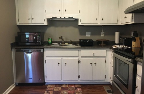 North Chesterfield Apartamento | Duplex Apt (Sunshine Suite)