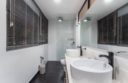 El Castillo Apartamento | Duplex apt w/ gym, jacuzzi, terrace & views
