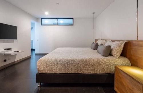 El Castillo Apartamento | Duplex apt w/ gym, jacuzzi, terrace & views