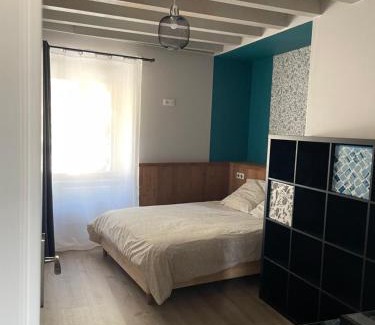 Montaigut-le-Blanc Casa | Duplex avec poêle à granulés et garage à motos