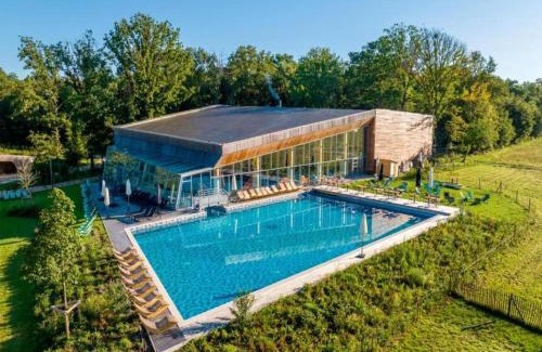 Maubray Casa | Duplex by Fouage Pond with Stunning Views, cleaning included