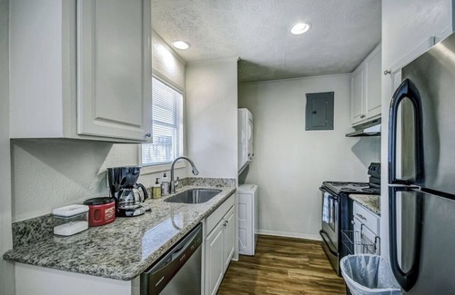 Fondren Casa | 1BR Cerca de hospitales, universidades y restaurantes