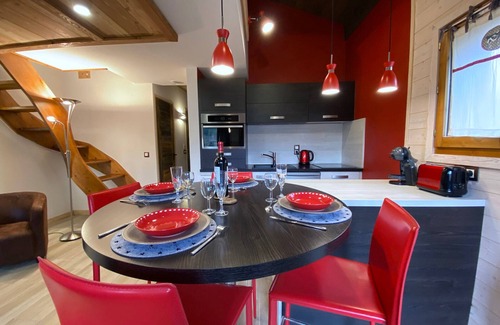 Les Praz-de-Chamonix Apartamento | Dúplex con estufa de leña, aparcamiento y WiFi