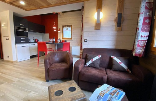 Les Praz-de-Chamonix Apartamento | Dúplex con estufa de leña, aparcamiento y WiFi