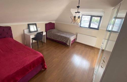 Arnavutkoy Apartamento | Duplex close to Airport enough for big group/ family