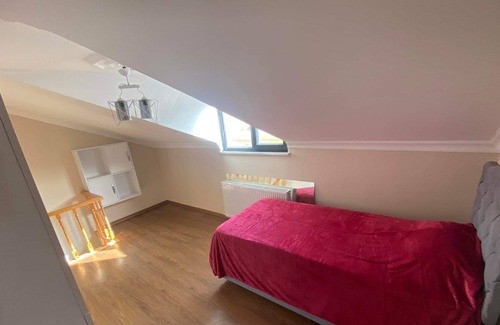 Arnavutkoy Apartamento | Duplex close to Airport enough for big group/ family