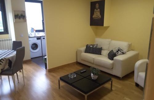 Villamediana de Iregua Apartamento | Duplex con terraza y vistas a la montaña internet aire acondicionado frente a piscinas públicas