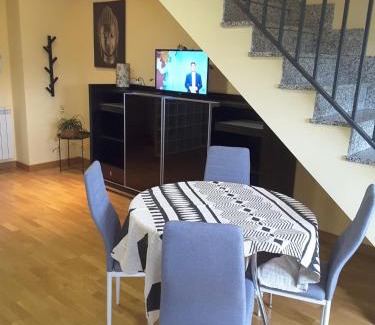 Villamediana de Iregua Apartamento | Duplex con terraza y vistas a la montaña internet aire acondicionado frente a piscinas públicas