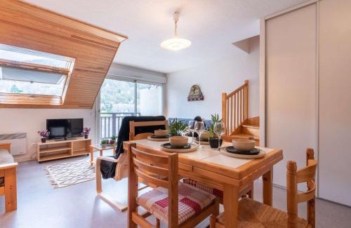 Saint-Lary-Soulan Apartamento | Duplex confortable avec 2 chambres, balcon et parking à Saint Lary village, proche des thermes et télécabine - FR-1-296-336