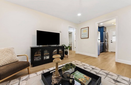 North Charlotte Casa | {Duplex Delight in Plaza Shamrock - Twice the Beds, Twice the Sass.}