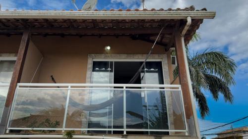 Saquarema Apartamento | Duplex em Itaúna 4min da Praia que ocorre o WSL, 1min da pista de skate do LS, pracinha com parque infantil, quadra de futebol, tudo isso a 1 min da duplex, perto do comércio, wi-fi super rápido, estacionamento gratuito, monitoramento 24hrs
