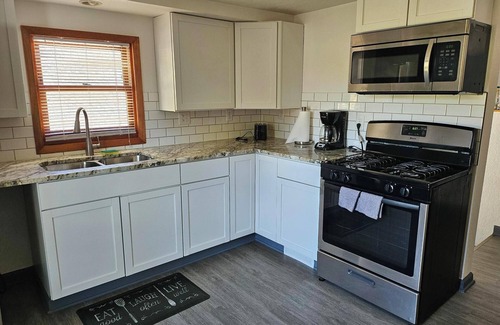 Des Moines Casa | Duplex in Des Moines/Near Downtown and ISF