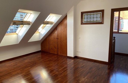 Gijon-Este Apartamento | Ático en zona Arena