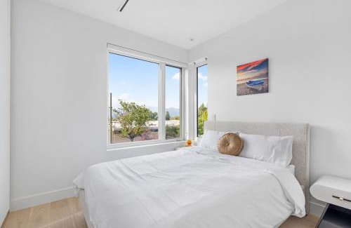 West Point Grey Casa | Duplex in West Point Grey with Parking and Balcony