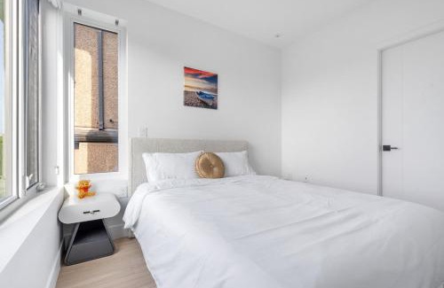 West Point Grey Casa | Duplex in West Point Grey with Parking and Balcony