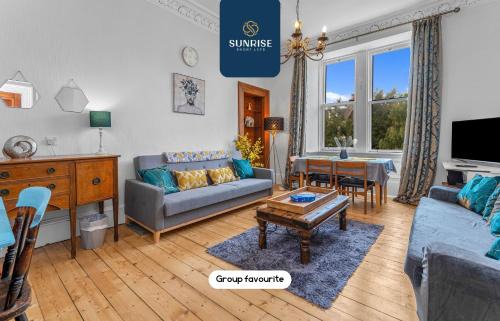 Dundee Apartamento | DUPLEX - INVOICE and REDUCED PRICE only via SUNRISE SHORT LETS DUNDEE, 5 Bed Rooms, Amazing Views, Fully Equipped, Free Parking, WiFi, FAVOURITE for Groups & Businesses, Food, Bars, Shops, Library, River Views, Long Stays
