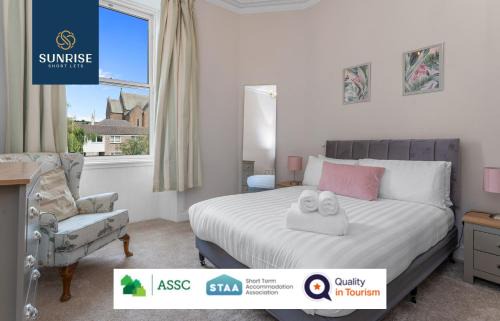 Dundee Apartamento | DUPLEX - INVOICE and REDUCED PRICE only via SUNRISE SHORT LETS DUNDEE, 5 Bed Rooms, Amazing Views, Fully Equipped, Free Parking, WiFi, FAVOURITE for Groups & Businesses, Food, Bars, Shops, Library, River Views, Long Stays