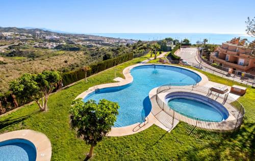 Torre de Benagalbon Apartamento | Duplex La Calma, with views of the sea and mountains