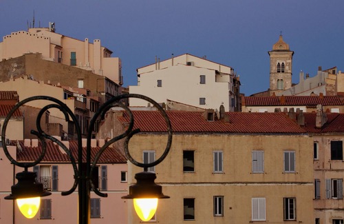Bonifacio Apartamento | ¡Dúplex nido de águila en el corazón de la ciudadela de Bonifacio! Completamente reformado.