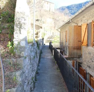 Sant Corneli Apartamento | Duplex para 6 en Cercs, Berga - A 30 mins del Pedraforca