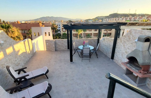Las Herrerias Apartamento | Ático dúplex con piscina privada y vistas al mar!