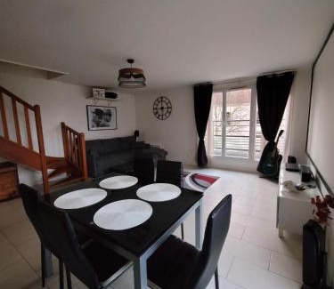 Chessy Apartamento | Duplex proche Disney avec écran cinéma